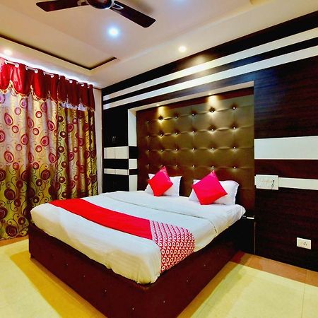 Oyo 26909 Hotel Paras Mandi Bagian luar foto