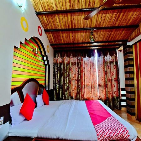 Oyo 26909 Hotel Paras Mandi Bagian luar foto
