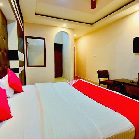 Oyo 26909 Hotel Paras Mandi Bagian luar foto