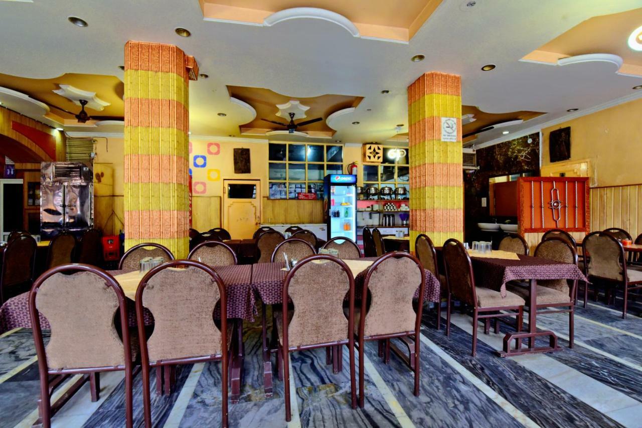 Oyo 26909 Hotel Paras Mandi Bagian luar foto
