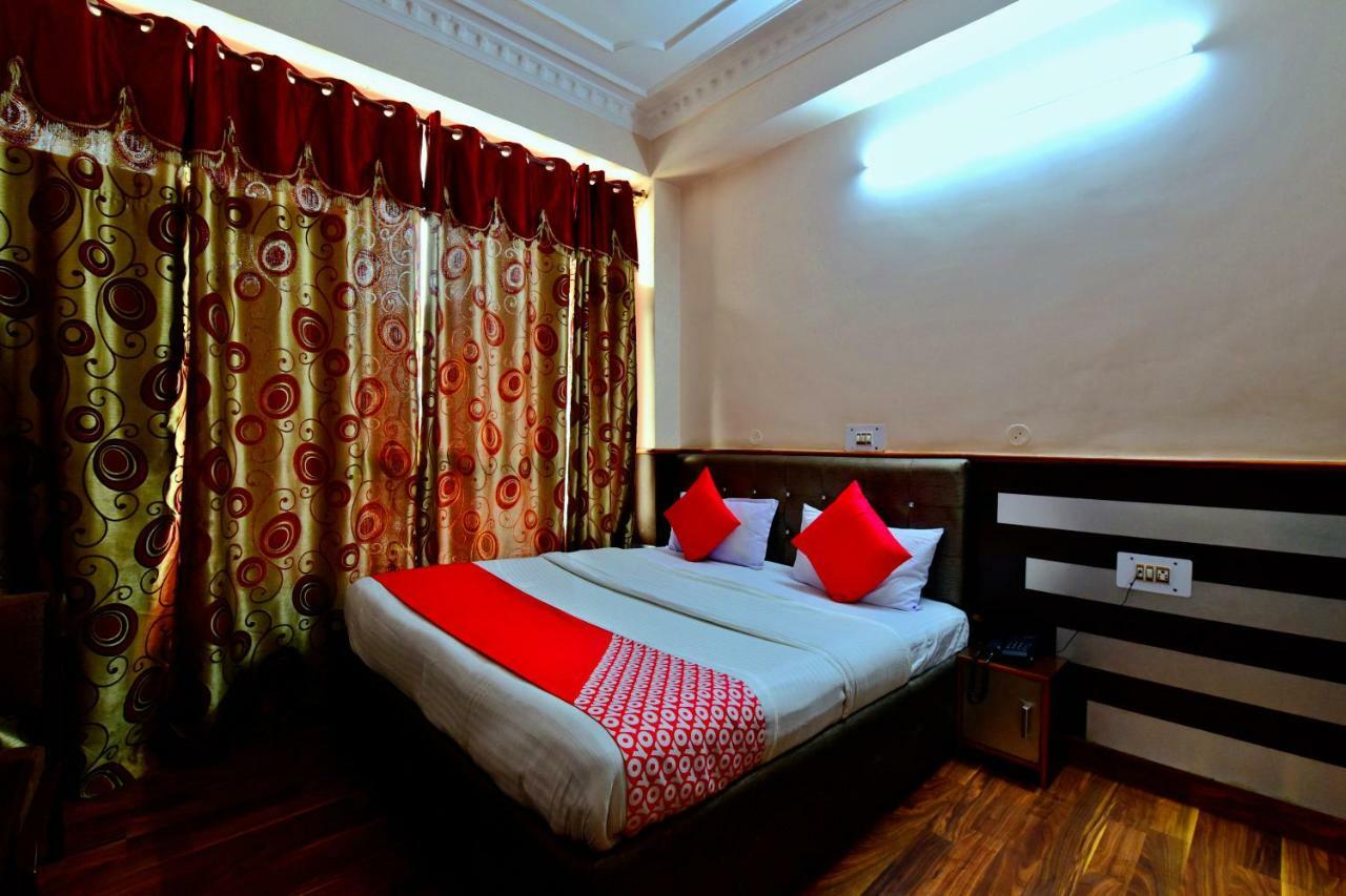 Oyo 26909 Hotel Paras Mandi Bagian luar foto