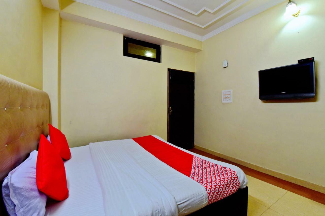 Oyo 26909 Hotel Paras Mandi Bagian luar foto
