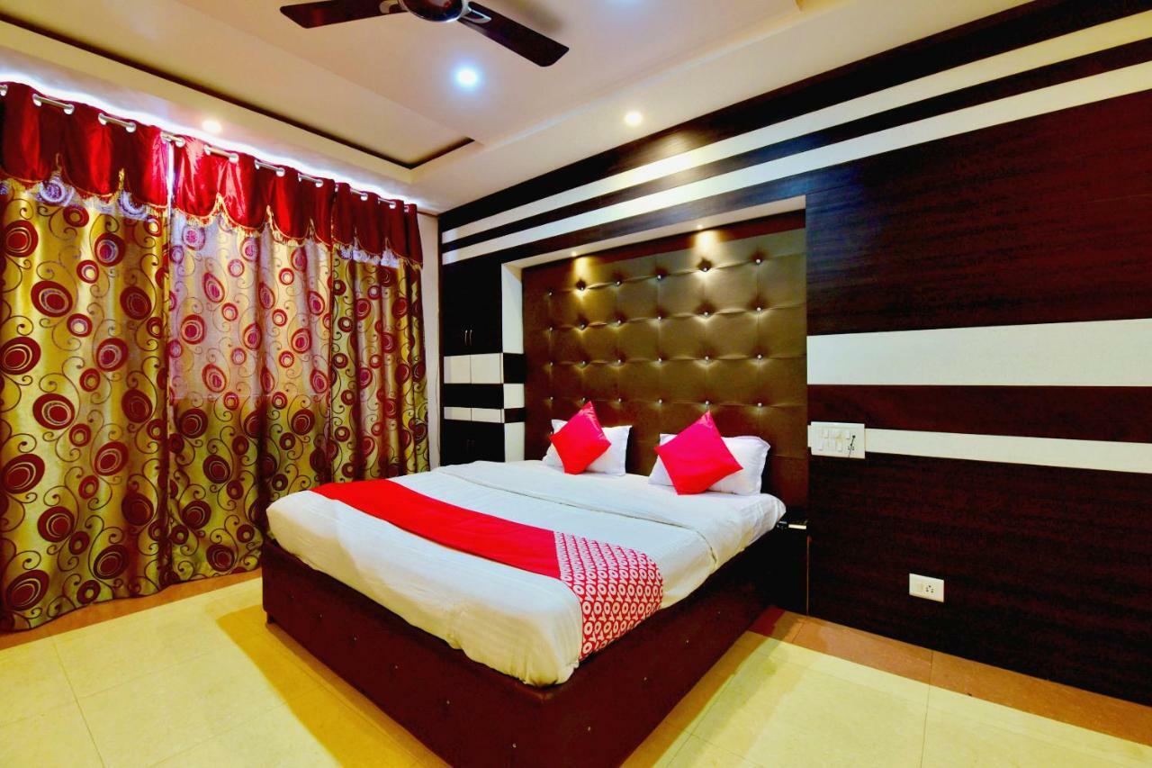 Oyo 26909 Hotel Paras Mandi Bagian luar foto