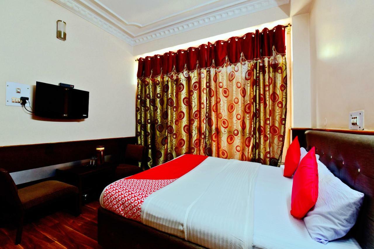 Oyo 26909 Hotel Paras Mandi Bagian luar foto