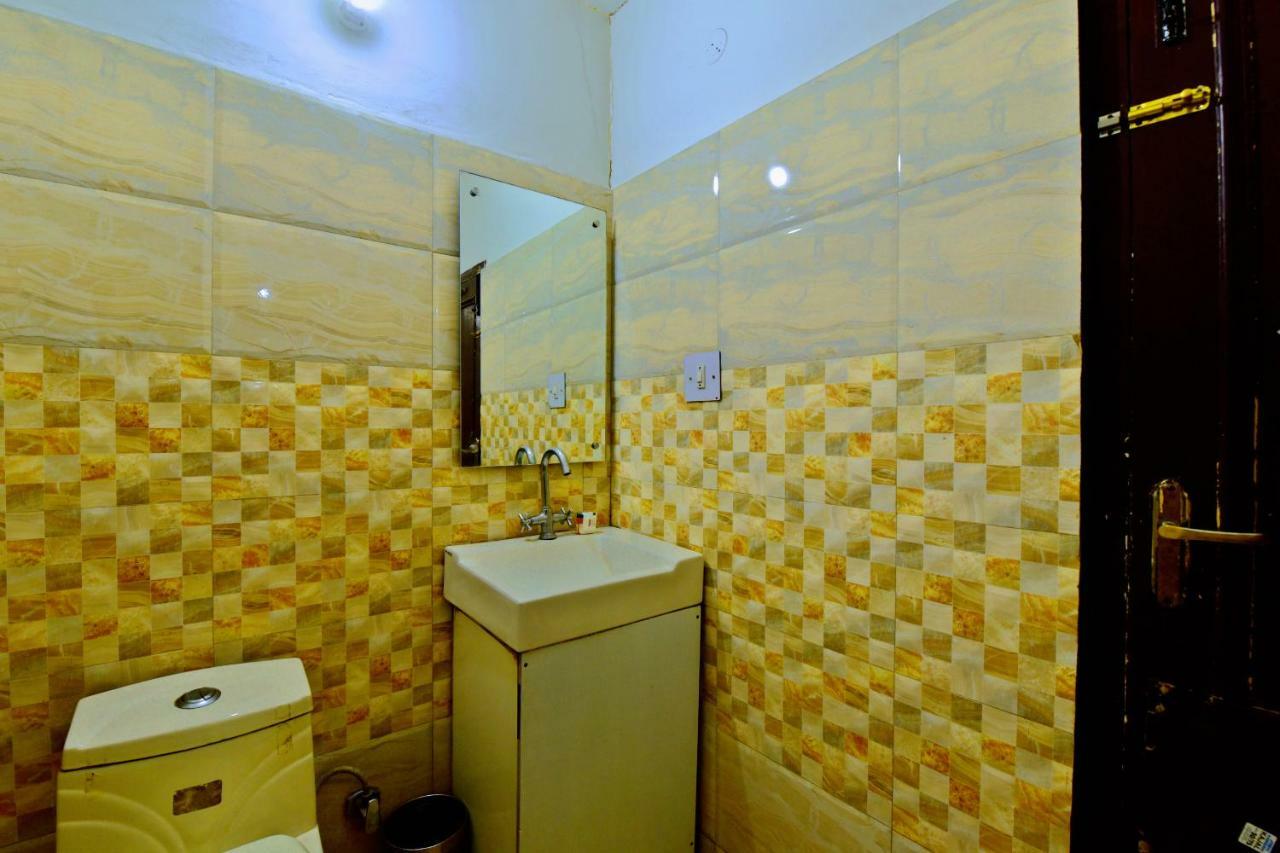 Oyo 26909 Hotel Paras Mandi Bagian luar foto
