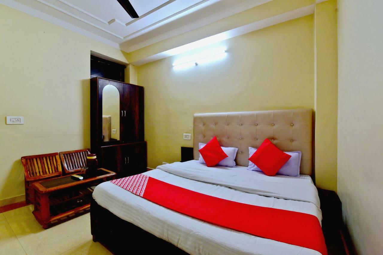 Oyo 26909 Hotel Paras Mandi Bagian luar foto