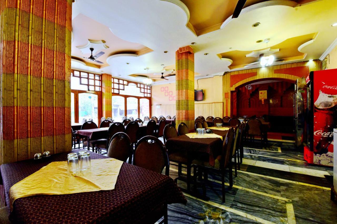 Oyo 26909 Hotel Paras Mandi Bagian luar foto