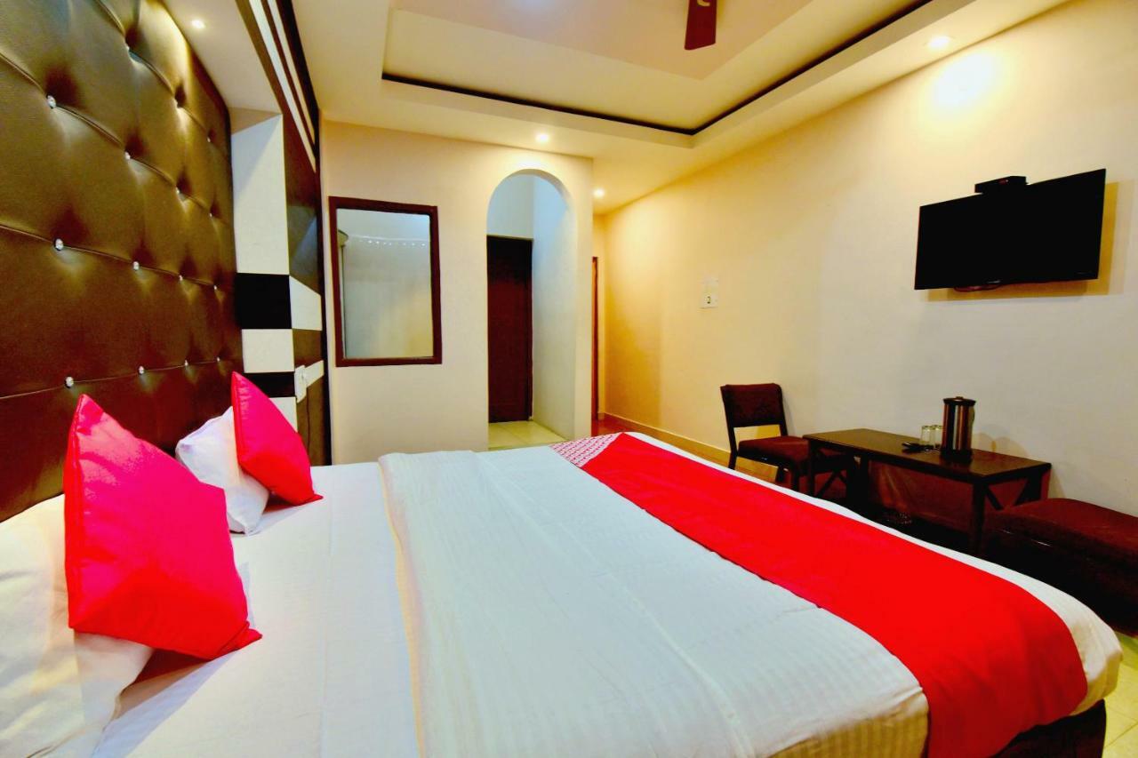 Oyo 26909 Hotel Paras Mandi Bagian luar foto