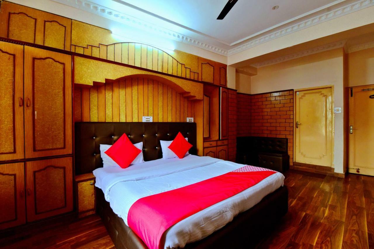 Oyo 26909 Hotel Paras Mandi Bagian luar foto
