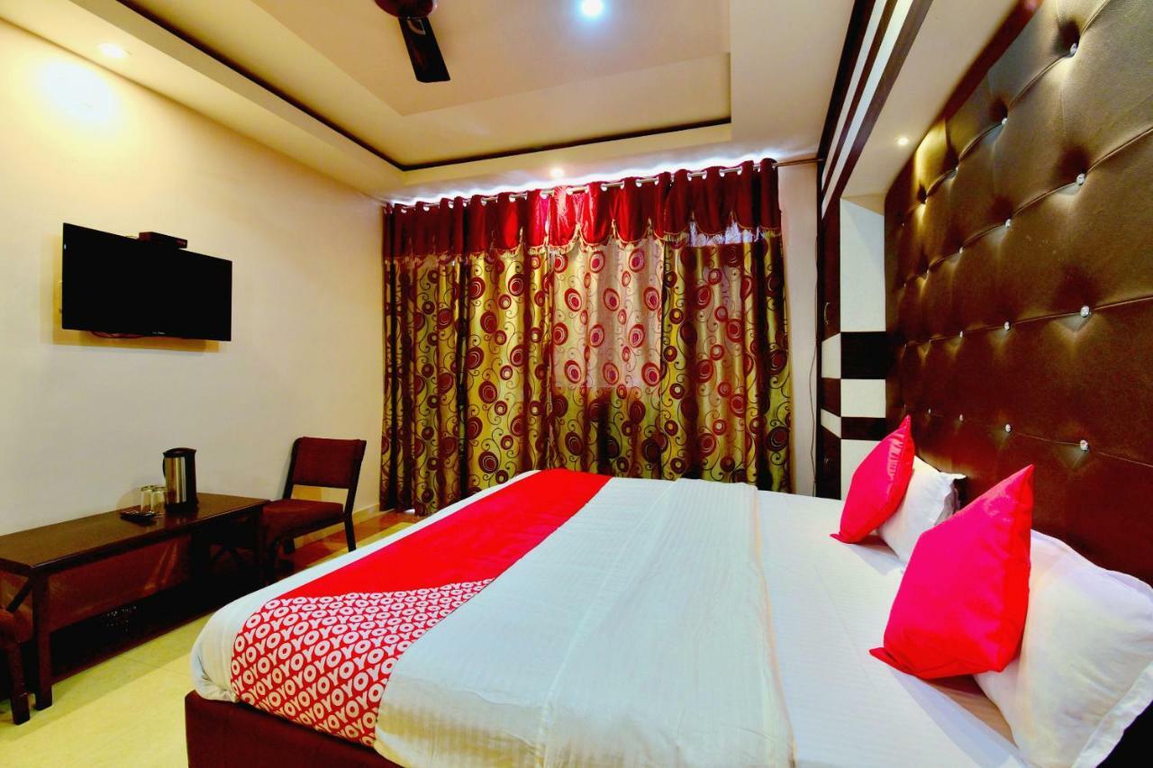 Oyo 26909 Hotel Paras Mandi Bagian luar foto