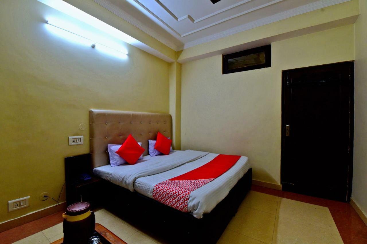 Oyo 26909 Hotel Paras Mandi Bagian luar foto