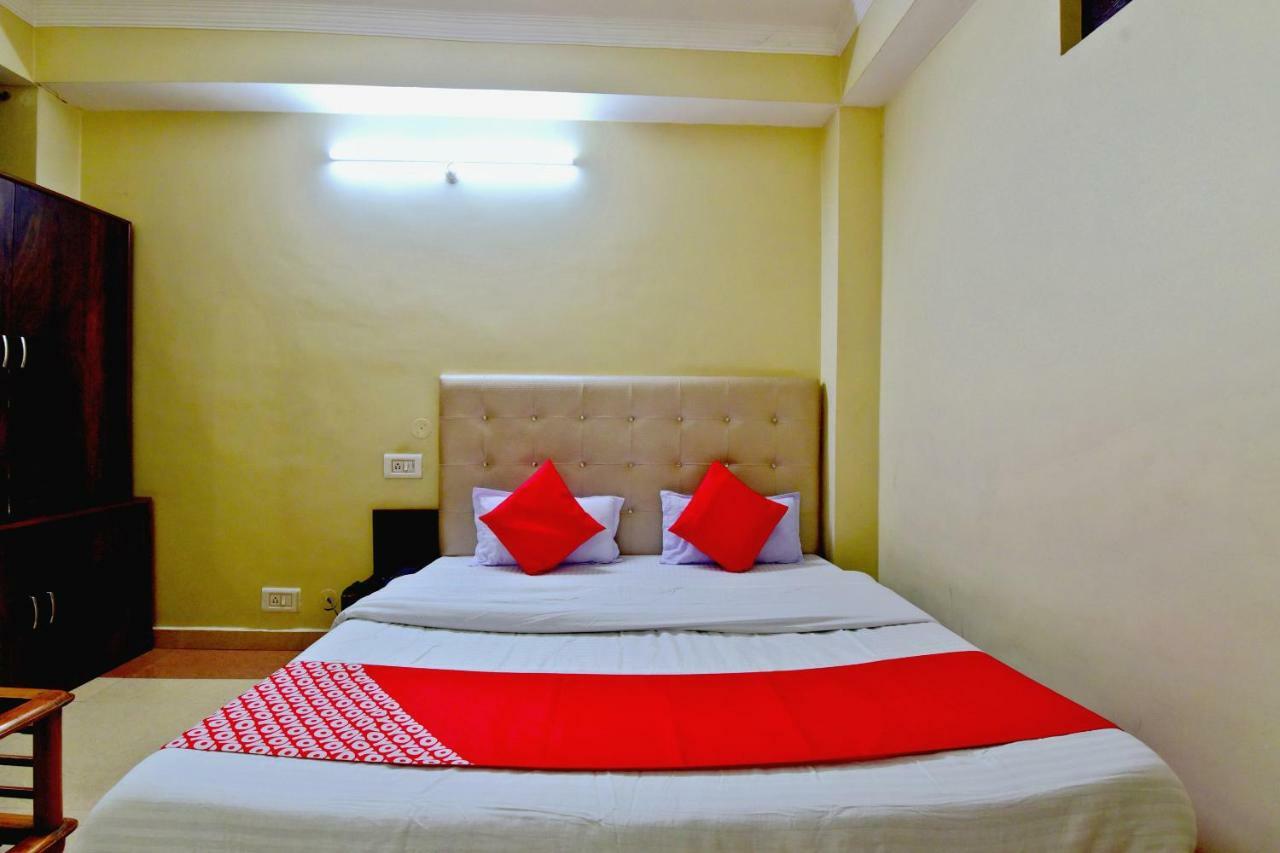 Oyo 26909 Hotel Paras Mandi Bagian luar foto